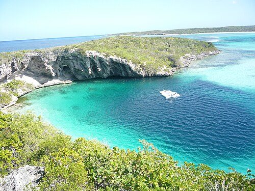 Dean's Blue Hole in Clarence Town on Long Island, Bahamas