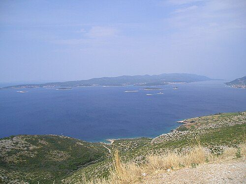 A panoramic view of the easternmost parts of Korčula, with Lumbarda, City of Korčula and Orebić (Pelješac) from left to right