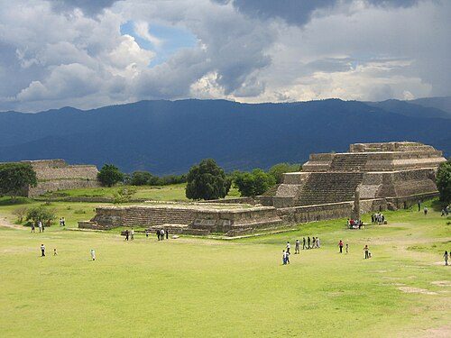 Monte Albán is regarded as the historical antecedent of the modern city of Oaxaca.
