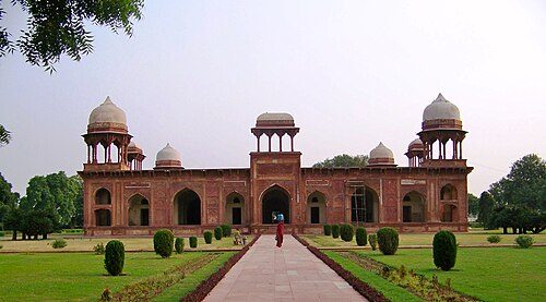 The Tomb of Mariam-uz-Zamani in Sikandra was originally built as a Baradari by Sultan Sikandar Khan Lodi in 1495.